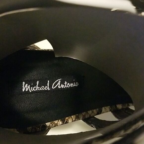 Michael Antonio Sandal   - Picture 7 of 8